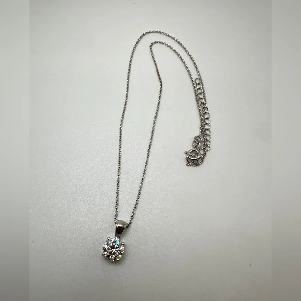 NIB Verozi 2ct‎ (8mm) Moissanite stone solitaire necklace in sterling silver!